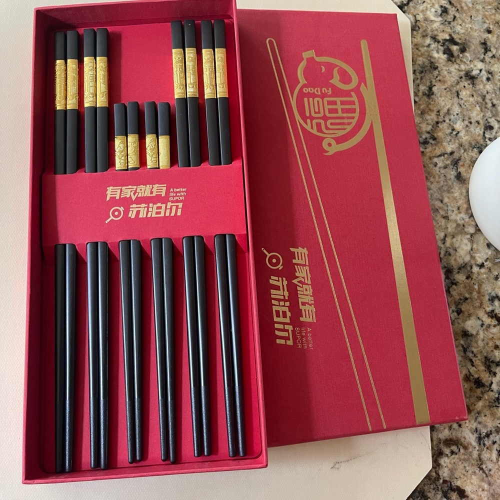 Gold and Black Chopstick Set